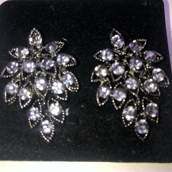 Silver Floral Pattern Earrings with Clear Stones - Picture 3 of 4